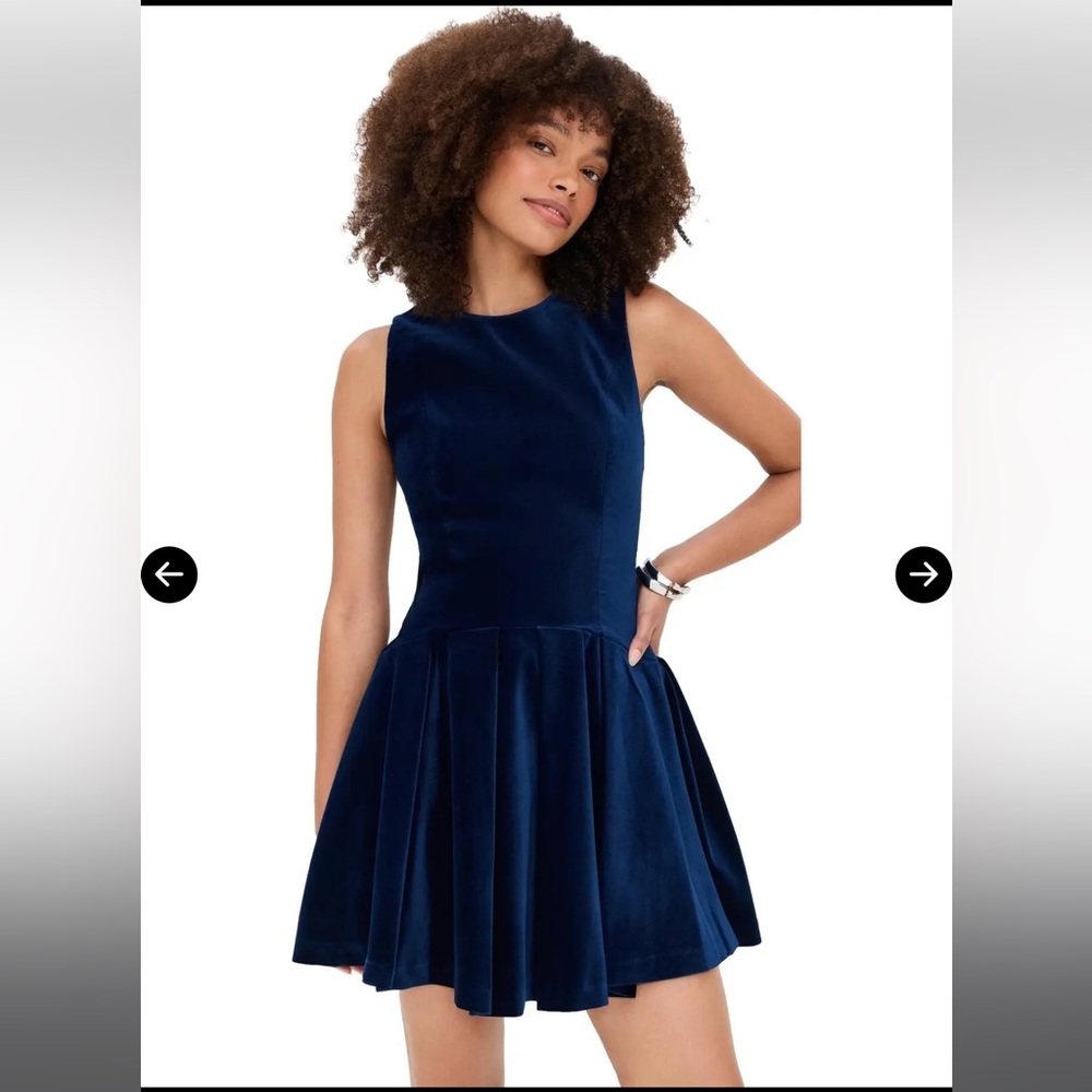 Alice + Olivia Adley flare waist Velvet Midnight Blue Dress
